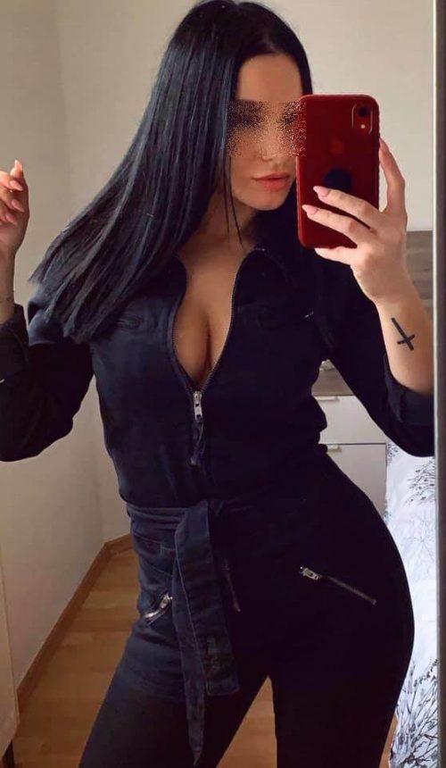 Safia beurette coquine d'Angoulême propose rencontre sexe gratuit